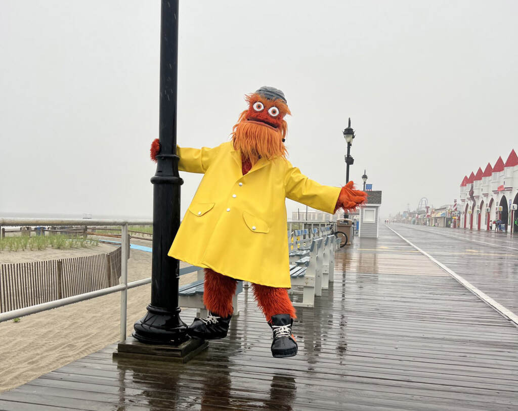 gritty-calendar-raincoat Boardwalk Gritty singin' in the rain, for the calendar