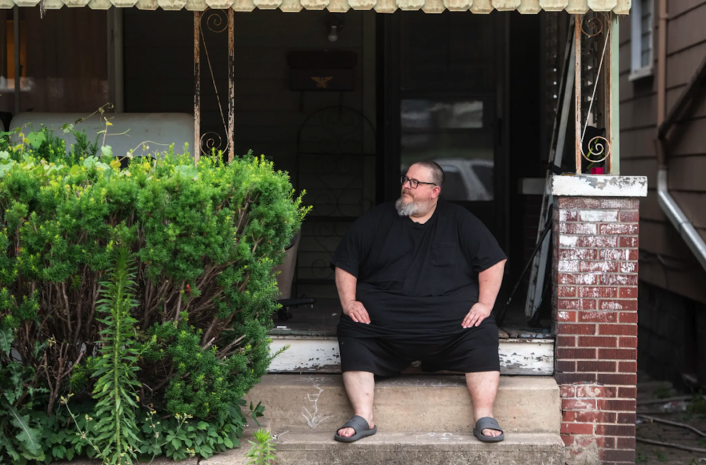 mike-ramsey-n-smallood-spotlight-pa-2023-08-01-1 Mike Ramsey in front of his house.
