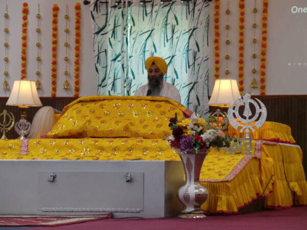 Head Priest Giani Gurjit Singh reciting hymns