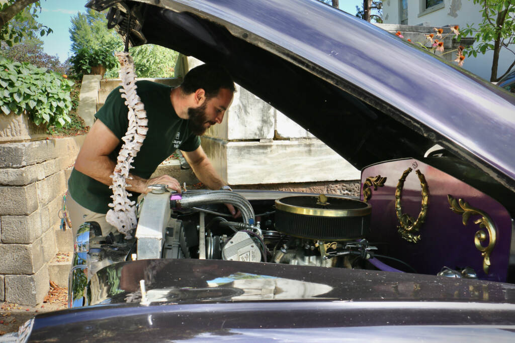 2023 08 31-e lee-ed bernstein-philadelphia laurel hill cemetery-classic hearse bequeath Laurel Hill Cemetery mechanic Ed Bernstein checks under the hood of the 1947 Pontiac Superior hearse, FYNLRYD