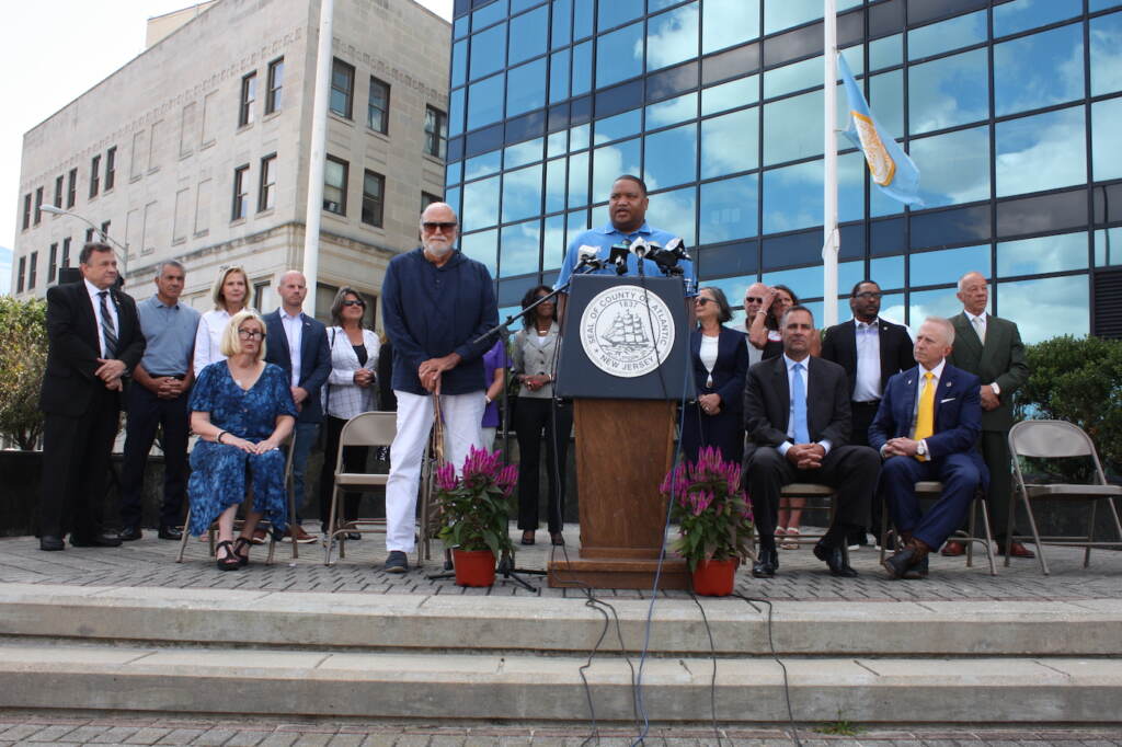 2023 09 01 k burns-Atlantic City Mayor Marty Small with Atlantic County Executive Dennis Levinson with elected officials from the region Marty Small speaking at a podium, with other officials