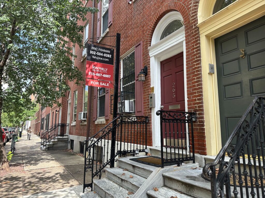 WashingtonSquareHomeSalePhiladelphia Condos for sale in the Washington Square West neighborhood of Philadelphia.