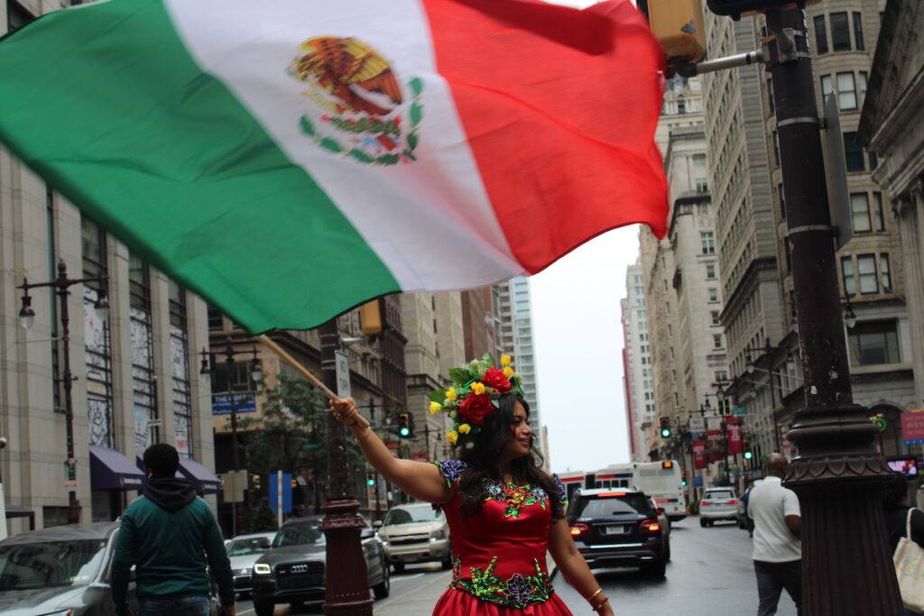 mexican-independence-car-parade-22 Cindy