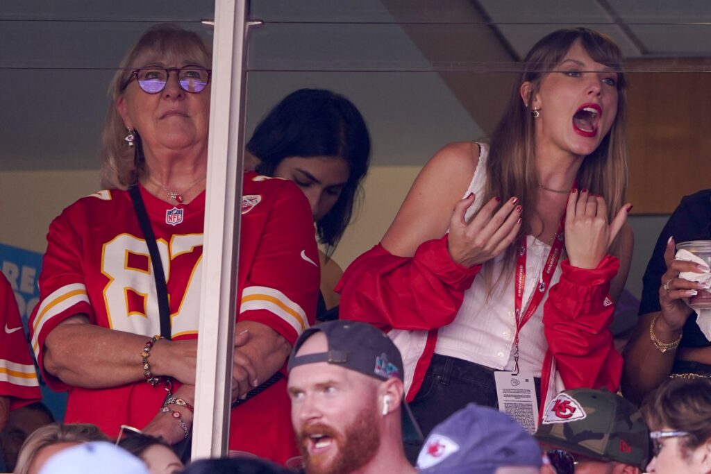 taylorswift-donnakelce-chiefs-nfl-scaled Taylor Swift (right) watches from a suite alongside Travis Kelce's mother, Donna Kelce, inside Arrowhead Stadium during the first half of an NFL football game between the Chicago Bears and Kansas City Chiefs Sunday, Sept. 24, 2023, in Kansas City, Mo.