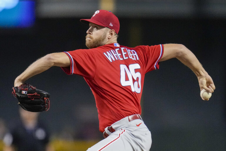Zack Wheeler throws a pitch