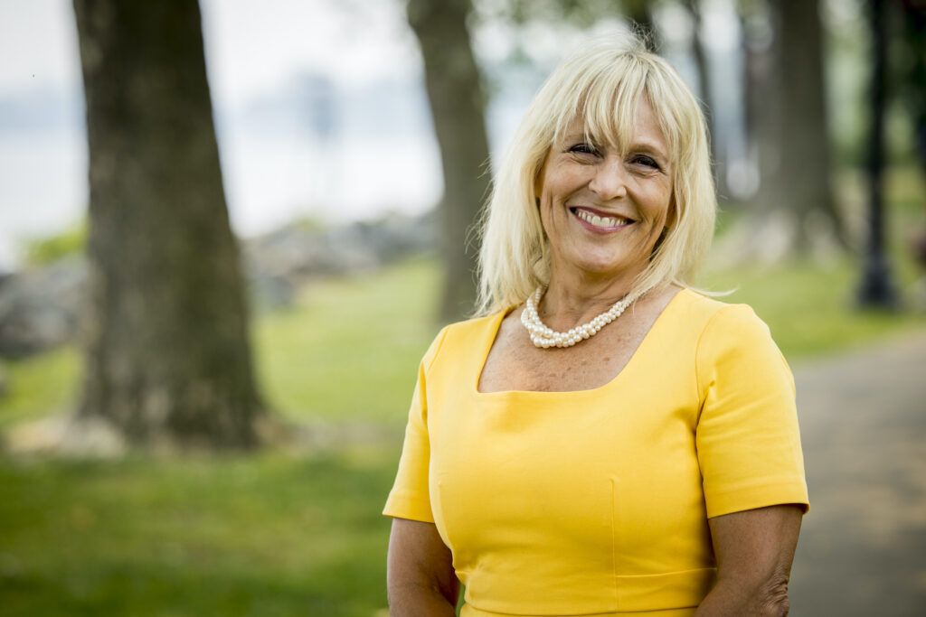 Diane Ellis-Marseglia headshot