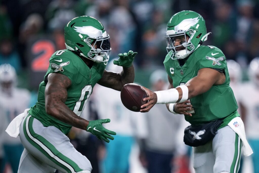 Dolphins Eagles Football Eagles quarterback Jalen Hurts (1) hands off to Eagles running back D'Andre Swift (0) during the first half against the Miami Dolphins on Sunday, Oct. 22, 2023, in Philadelphia.