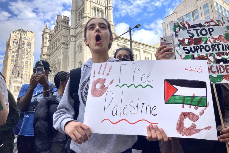 Protester holding up a sign at the pro-Palestine rally