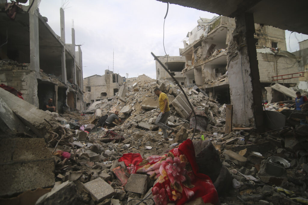 Israel Palestinians Palestinians inspect the rubble in Rafah refugee camp