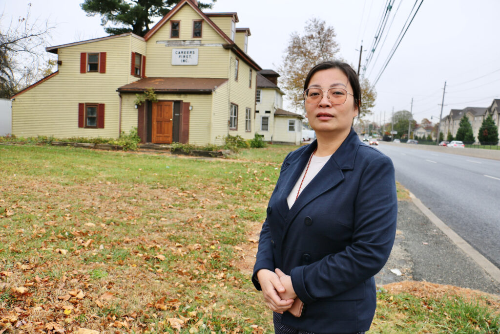 2023 11 10-e lee-thao le-cinnaminson nj-eminent domain exterior Thao Le posing for a photo outside