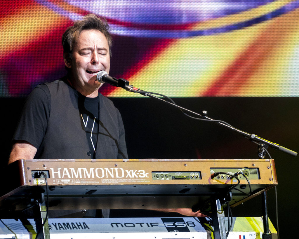 Robert Lamm plays the keyboard