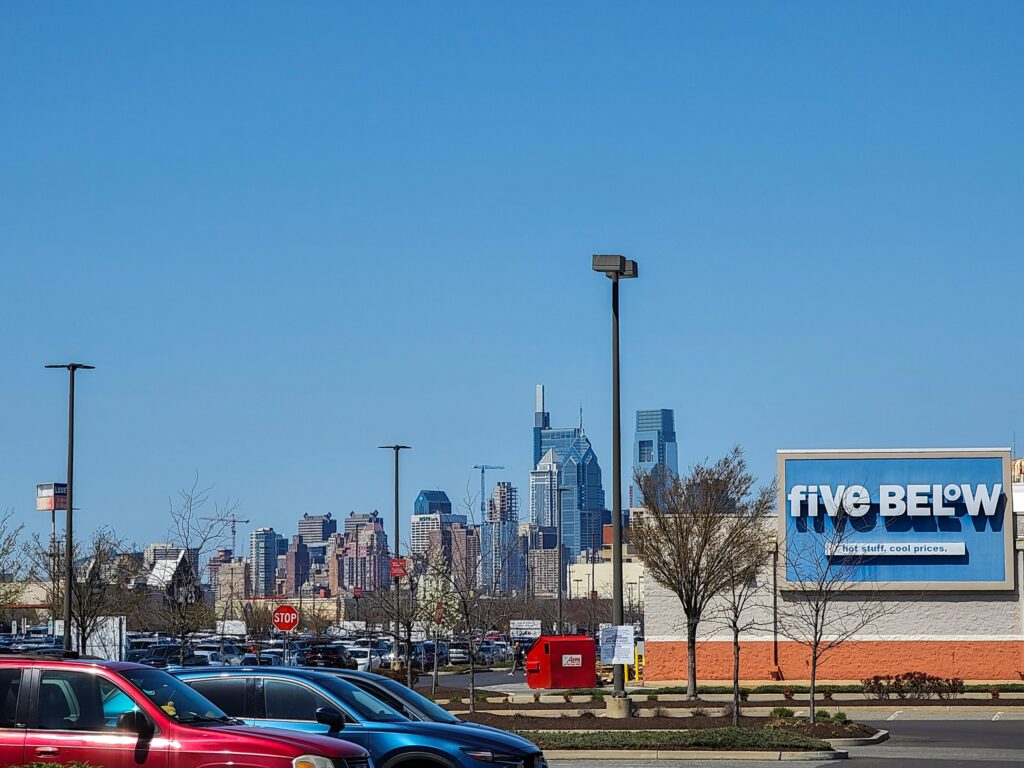 fivebelow-skyline-scaled Five Below sign