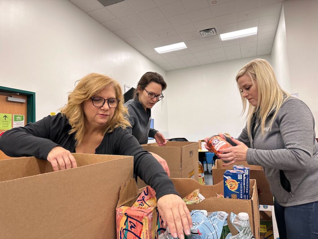 food-bank-delaware-4 Volunteers package boxes