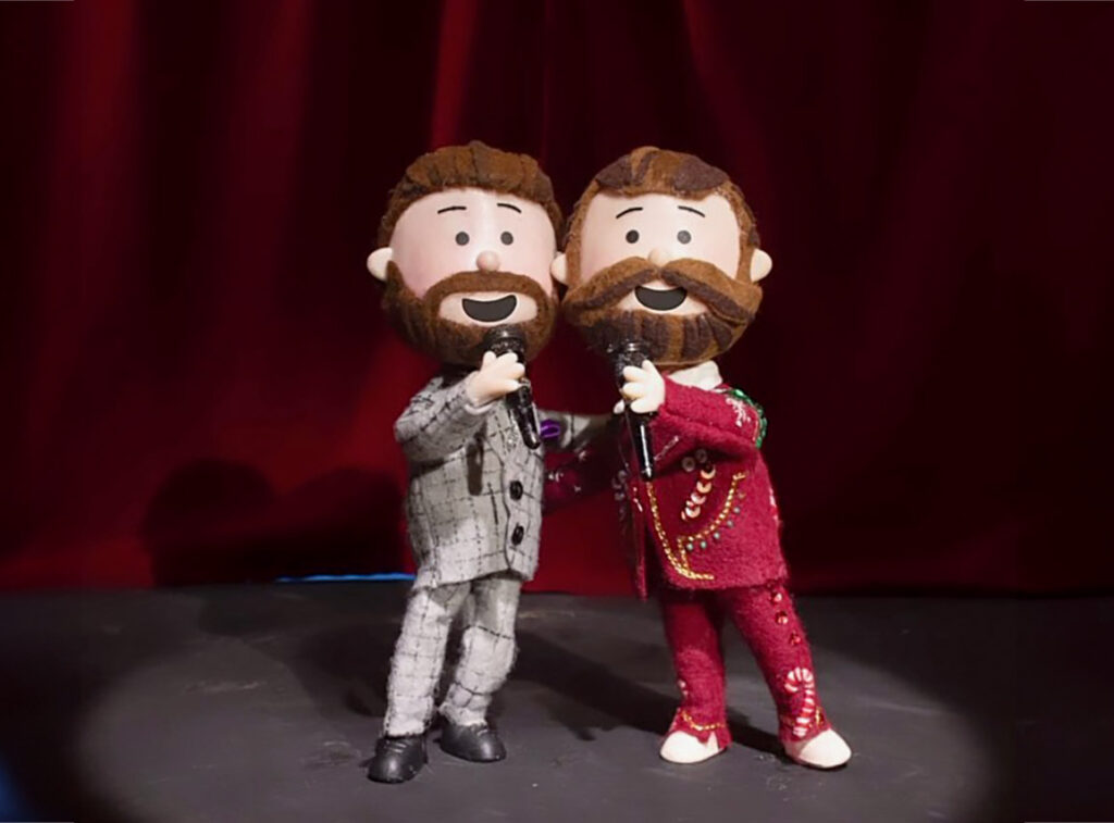 jasonkelce-traviskelce-christmas Puppets of the Kelce brothers singing