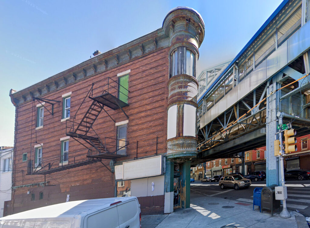 philsappliances-kensington-2 2802 Kensington Ave., a 1930s building that for over a half-century has been home to Phil's Appliances on the ground floor, with apartments above. (Google Street View)