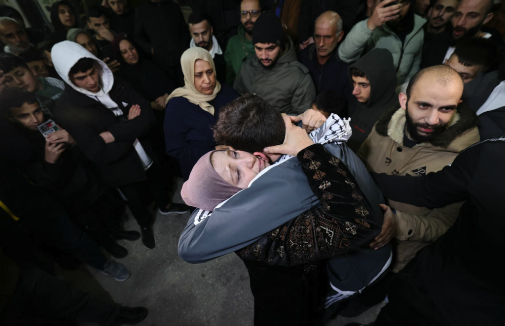 prisoner-released-gaza-getty-images-2023-11-27 family hugging after reuniting