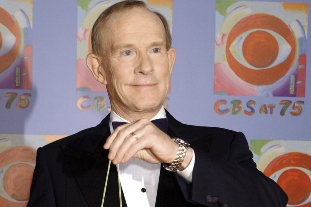 Obit Tom Smothers Tom Smothers does yo-yo tricks during arrivals at CBS's 75th anniversary celebration Sunday, Nov. 2, 2003, in New York.