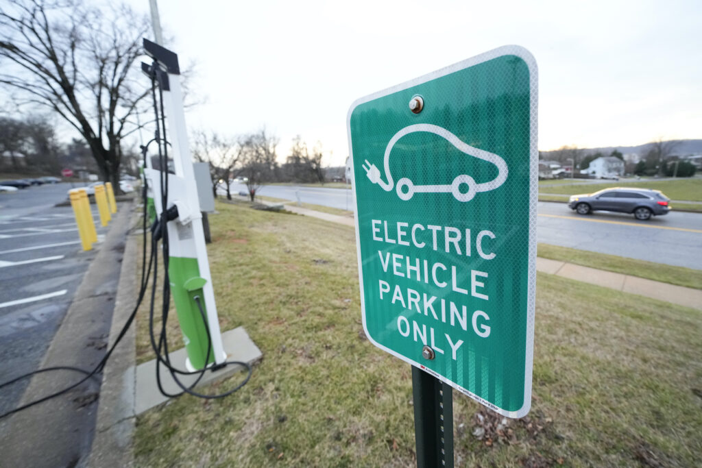 Electric vehicle charging station Electric vehicle charging station