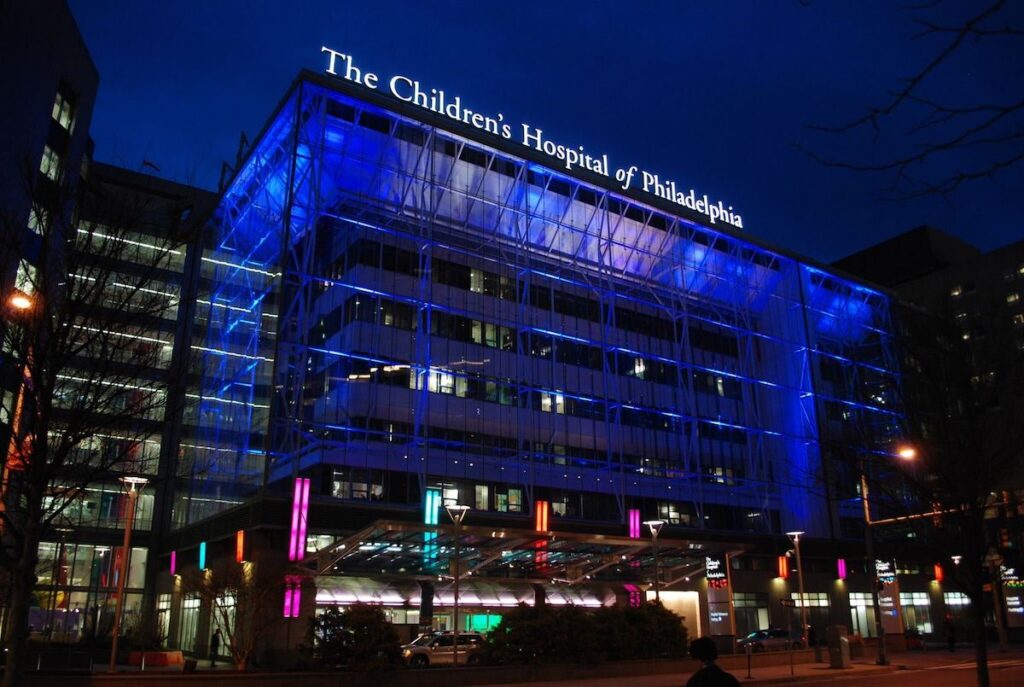 A view of the exterior of the Children's Hospital of Philadelphia, lit up at night