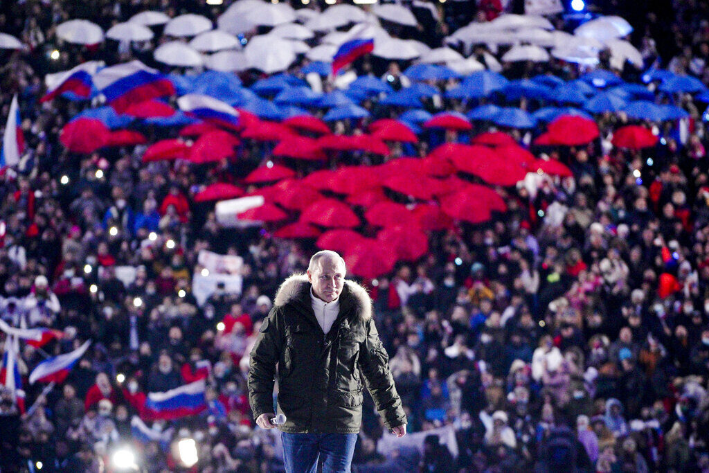 AP21077766926971 ussian President Vladimir Putin arrives to attend a concert marking the seventh anniversary of the referendum on the state status of Crimea and Sevastopol and its reunification with Russia, in Moscow, Russia, Thursday, March 18, 2021. (Alexei Druzhinin, Sputnik, Kremlin Pool Photo via AP)