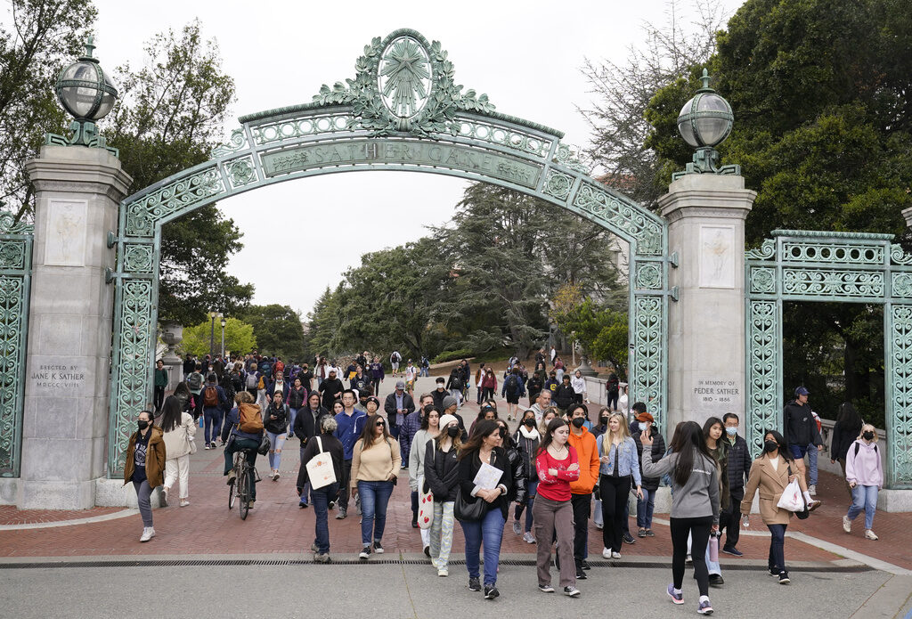Financial Wellness New FAFSA Students walk through a gate on University of California Berkely's campus