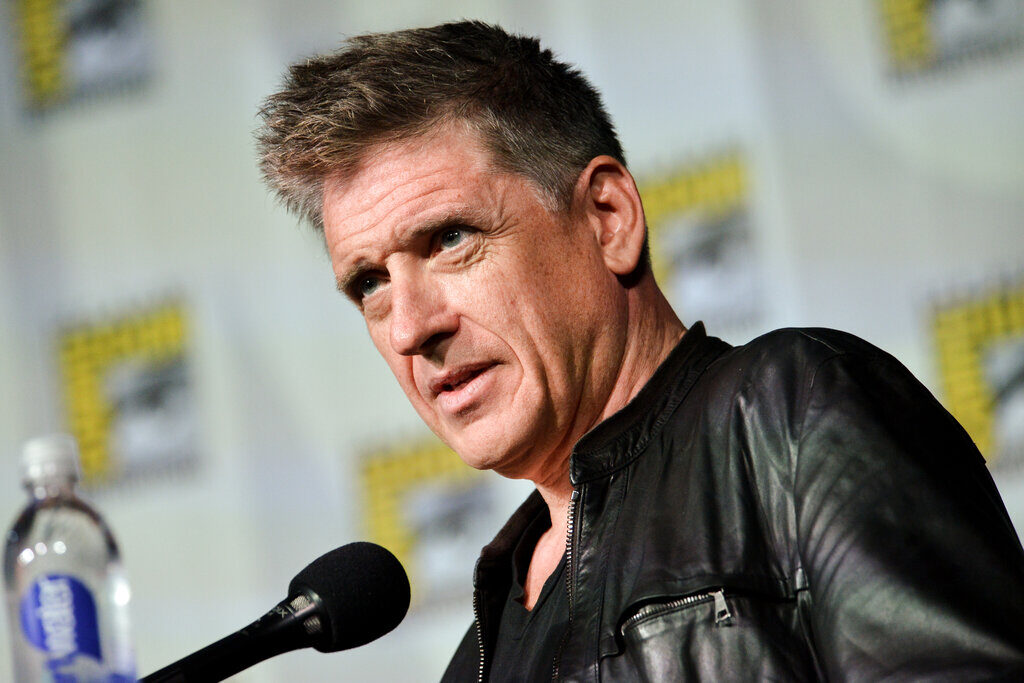 Craig Ferguson speaks into a microphone