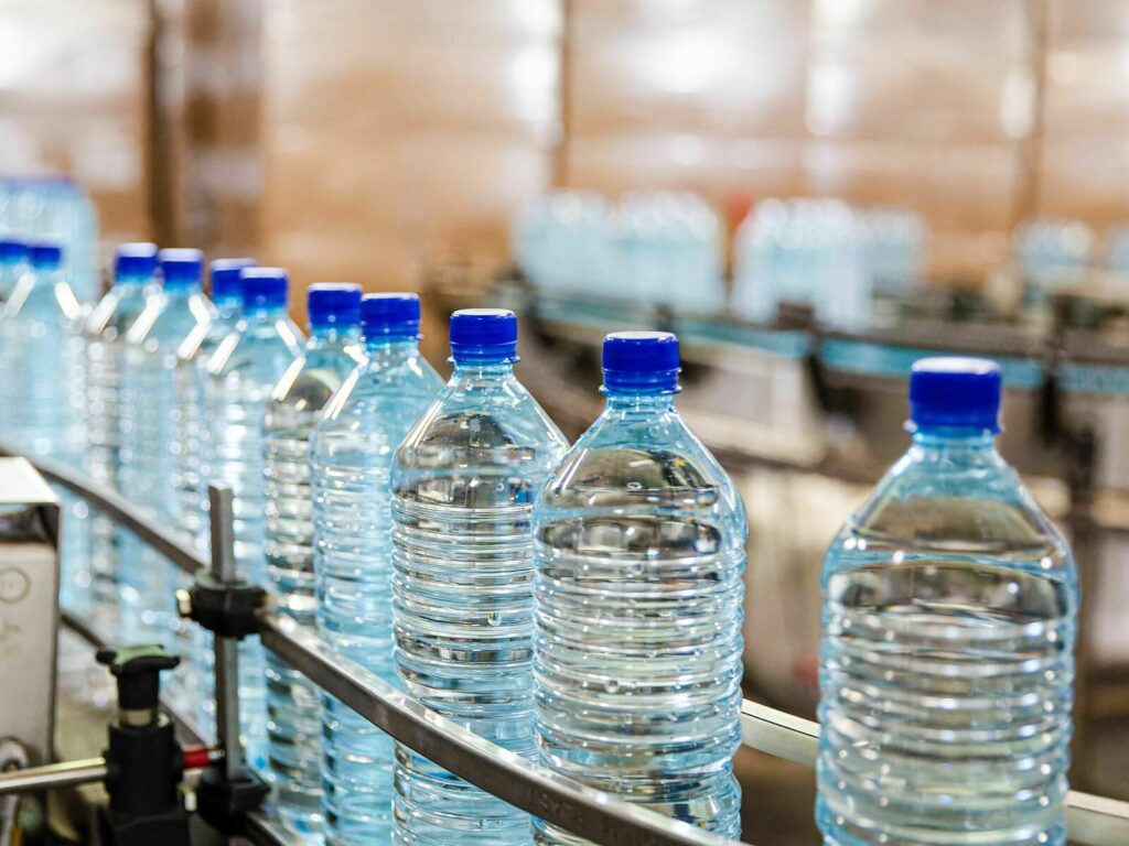 FRANCE-OVERSEAS-INDUSTRY-WATER Researchers from Columbia University and Rutgers University found roughly 240,000 detectable plastic fragments in a typical liter of bottled water.(Jody Amiet/AFP via Getty Images)