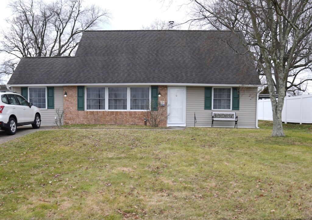 levittown-murder-crop The exterior of a house in Levittown where a murder took place