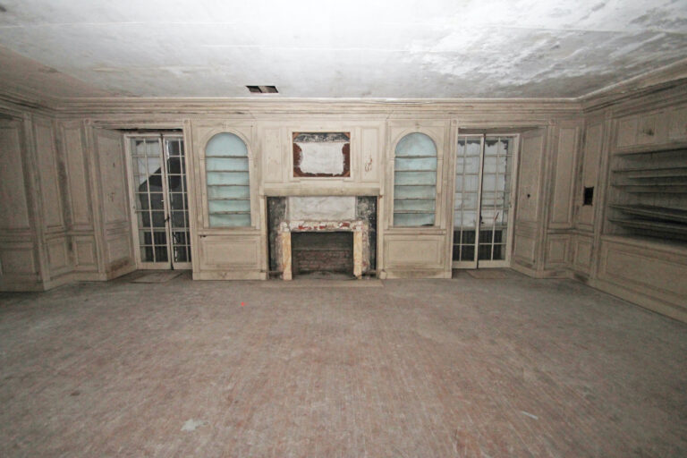 A room inside the mansion in disrepair