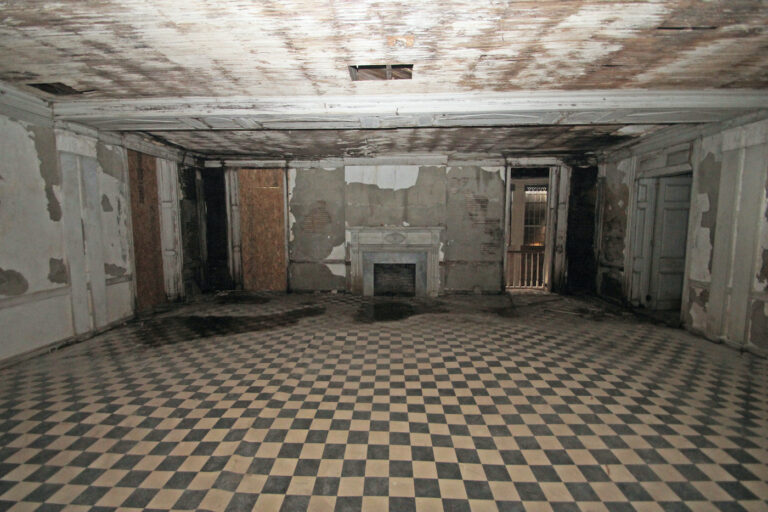 A room inside the mansion in disrepair