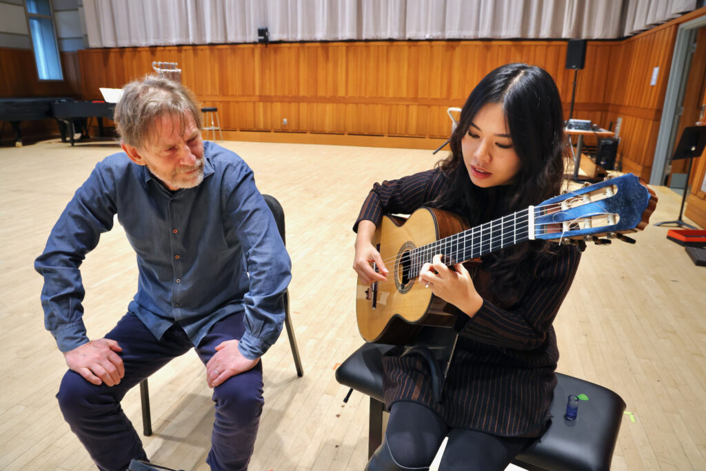 2024 03 05-e lee-steven mackey jiji kim-philadelphia curtis institute-aluminum flowers rehearsal 2 Composer Steven Mackey and guitarist Jiji Kim