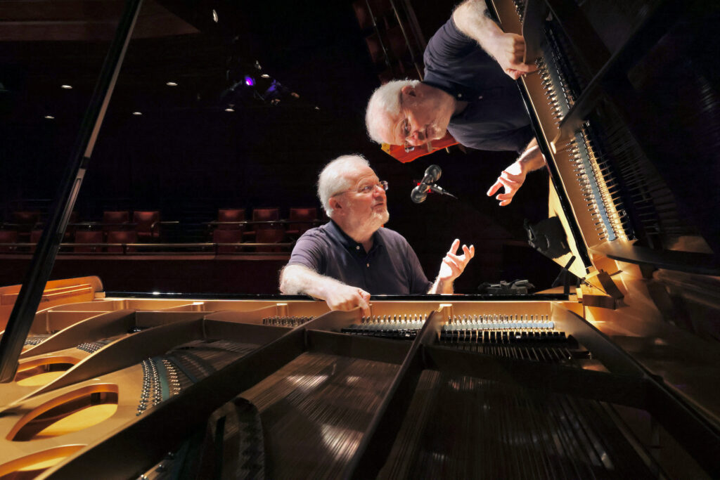 2024 03 14-e lee-emanuel ax-philadelphia kimmel center-ergonomic piano reflects Classical pianist Emanuel Ax is reflected in the lid op a Maene-Viñoly concert grand piano