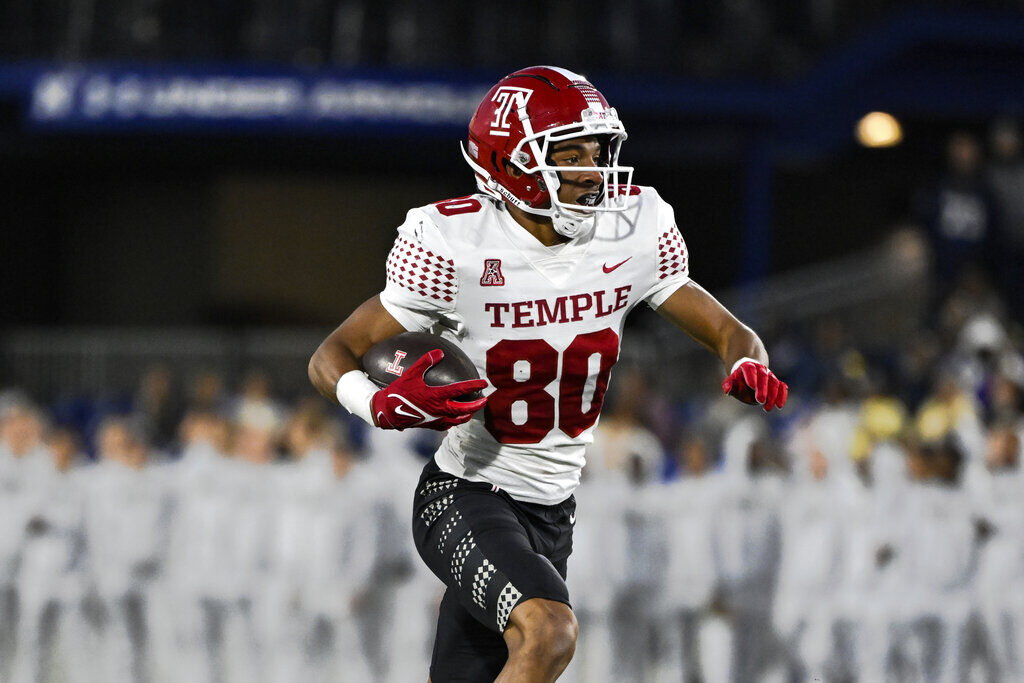Temple Navy Football File photo: Temple wide receiver Zae Baines (80) runs with the ball after making a catch during the second half of an NCAA college football game against Navy, Saturday, Oct. 29, 2022, in Annapolis, Md. Thanks to a new law passed by Philadelphia City Council, the city could partner with Temple University School of Law to help high school and college athletes navigate and monetize NIL deals, with free legal and financial advice. (AP Photo/Terrance Williams)