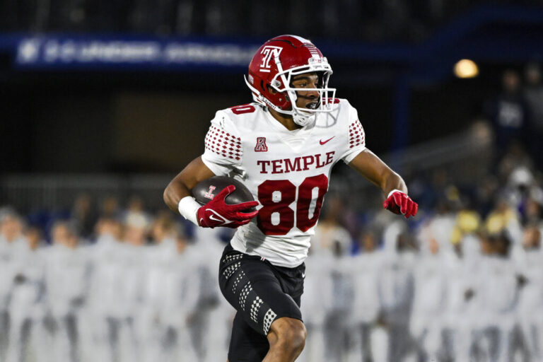 File photo: Temple wide receiver Zae Baines (80) runs with the ball after making a catch during the second half of an NCAA college football game against Navy, Saturday, Oct. 29, 2022, in Annapolis, Md.  Thanks to a new law passed by Philadelphia City Council, the city could partner with Temple University School of Law to help high school and college athletes navigate and monetize NIL deals, with free legal and financial advice. (AP Photo/Terrance Williams)
