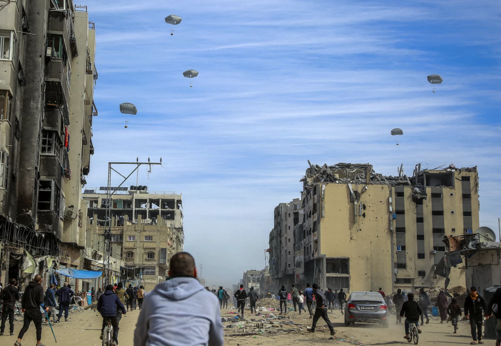 airdrop-gaza-getty-images-2024-04-06 Aid packages getting airdropped