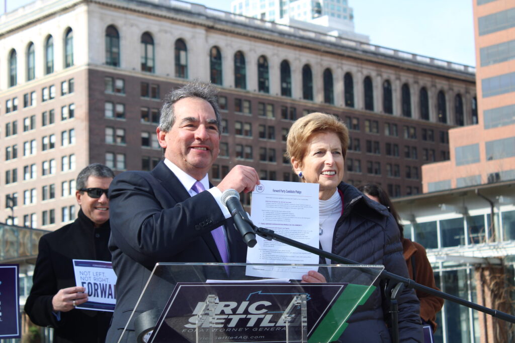 settle-forward-party-e-neil-2024-03-26-8 Eric Settle posing with Christine Todd Whitman
