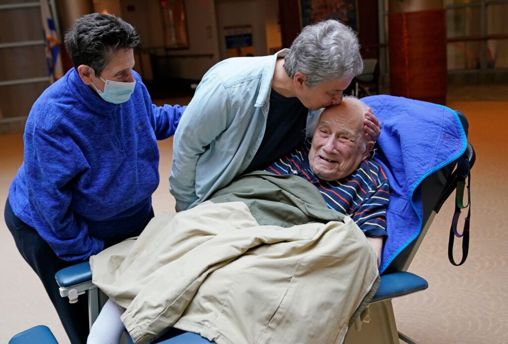AP-nursing-home (2) patient at a nursing home