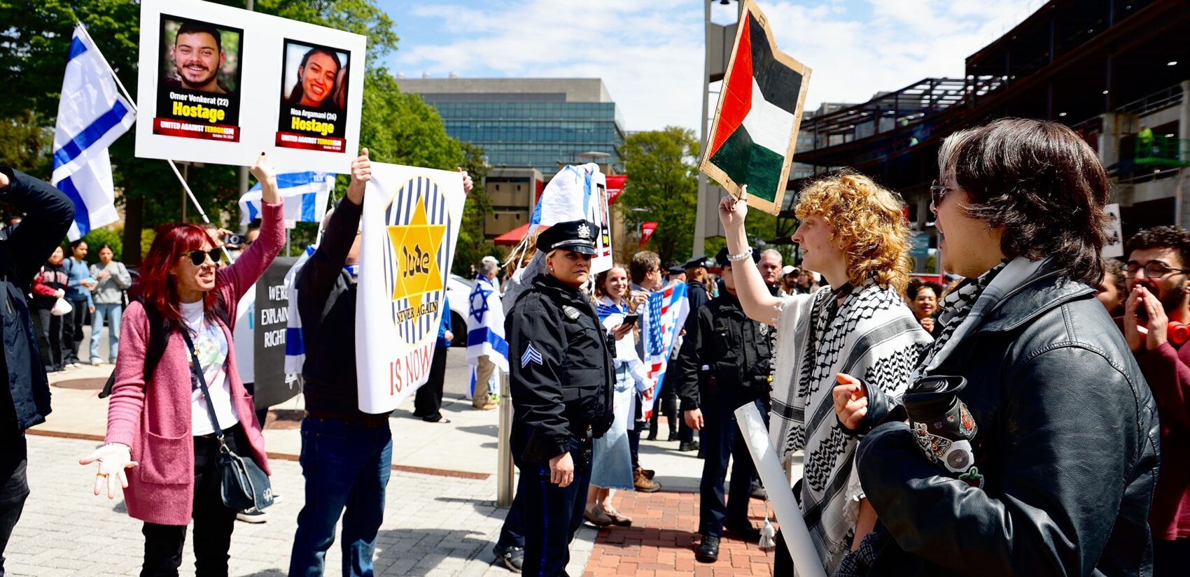Protesters for and against the Israeli government in Philadelphia