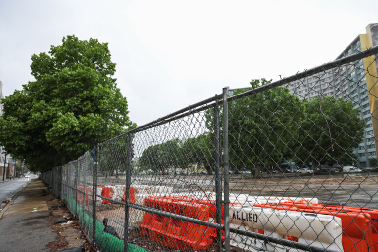 The lot where the UC Townhomes once stood on 3900 block of Market Street in Philadelphia. (Kimberly Paynter/WHYY)