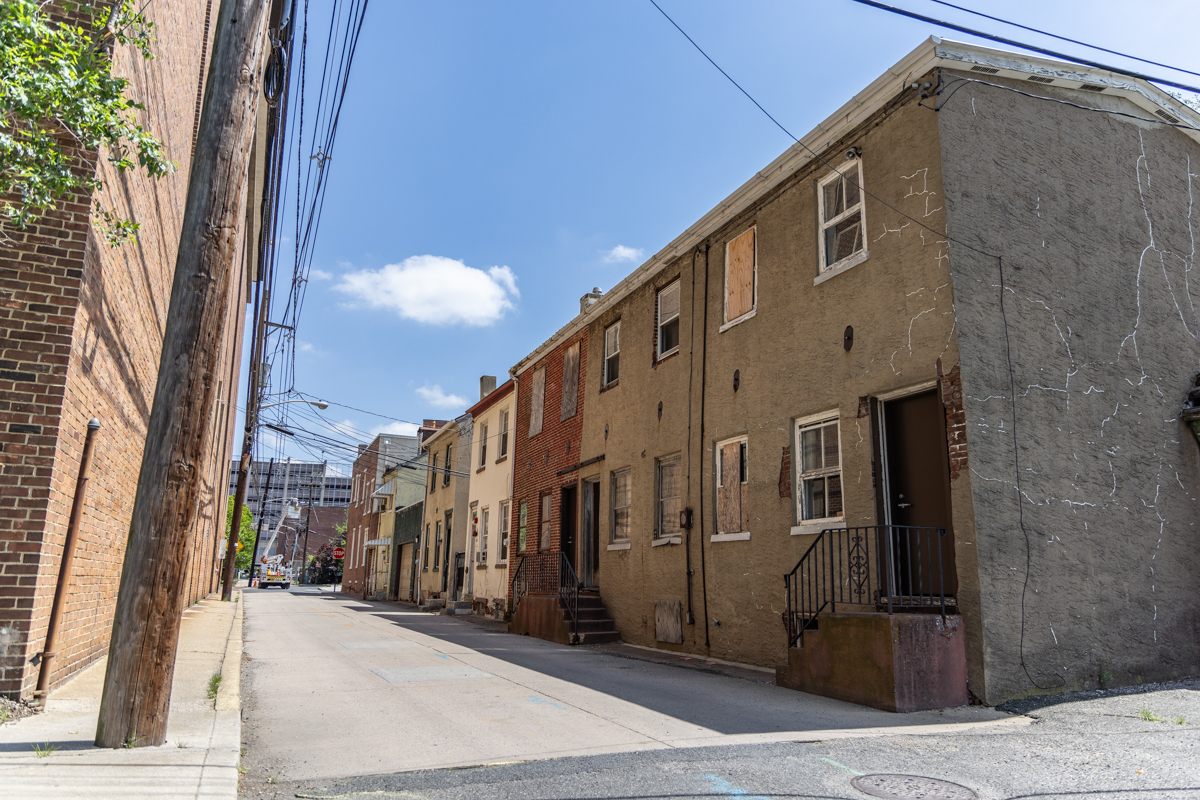 a streetview of the 400 block of Lawrence Street