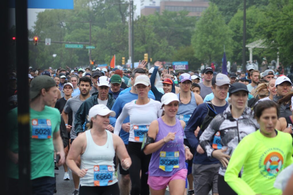 broad-street-run-2024-13 racers running