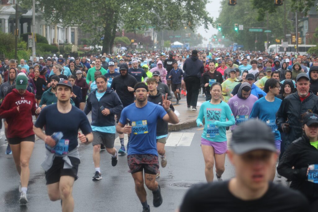 broad-street-run-2024-19 runners in the street