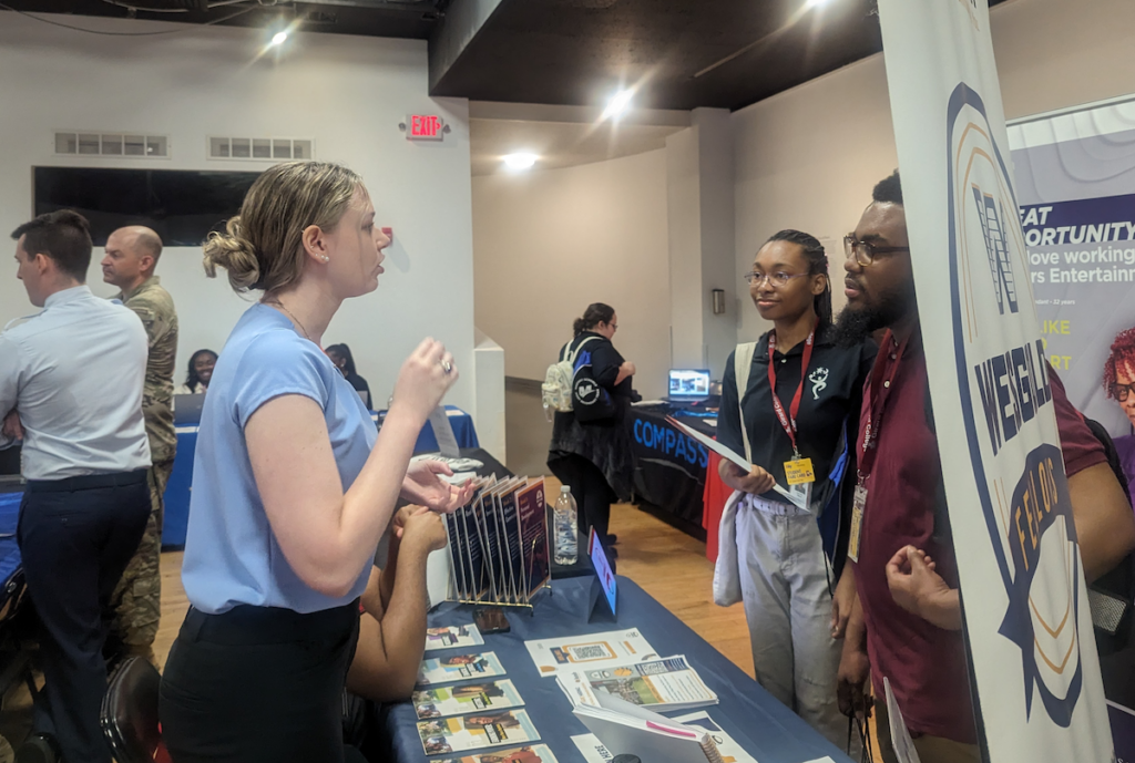 job-recruit-hs-s-williams-2024-05-06-1 Job recruiters speaking with students