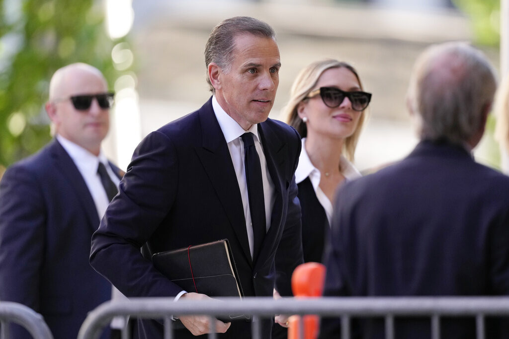 Hunter Biden Hunter Biden arrives to federal court with his wife