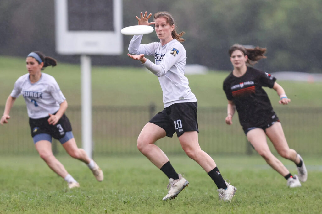 surge-frisbee-2024-06-21 Women playing ultimate frisbee