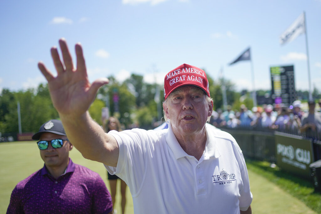 Donald Trump Donald Trump waves