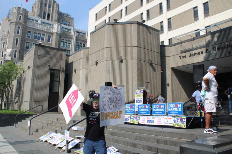 Anti-Trump protest before the rally