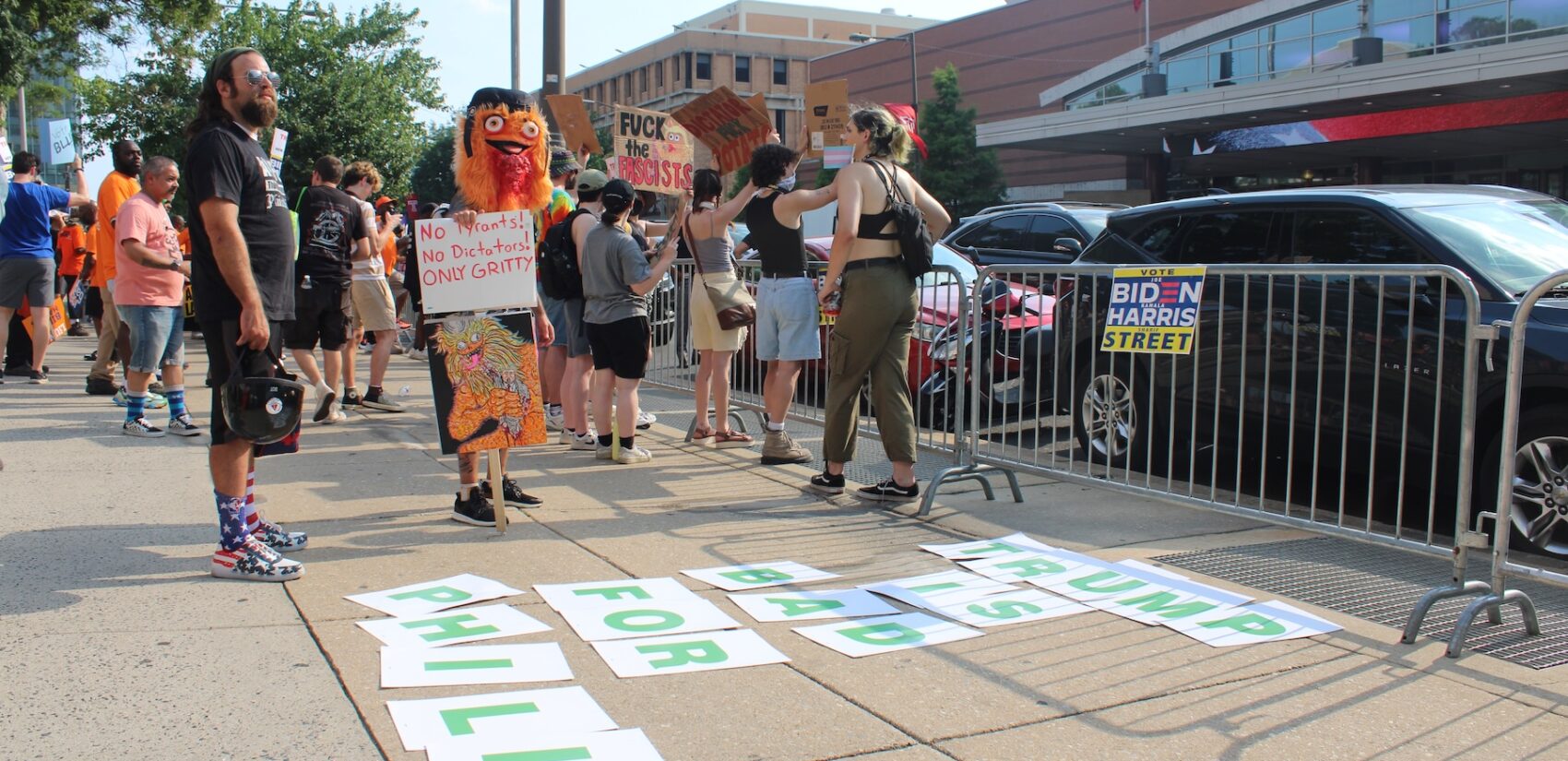 Anti-Trump protest before the rally