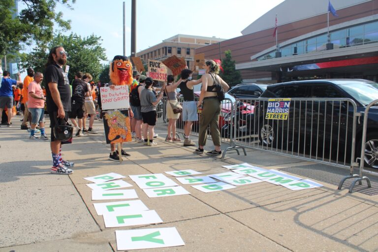 Anti-Trump protest before the rally