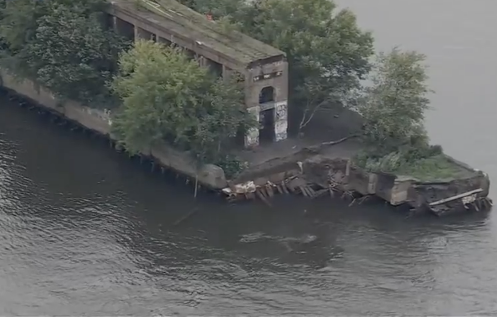 graffiti-pier-collapse-2024 A portion of Philly's Graffiti Pier collapsed on Wednesday. (6abc)